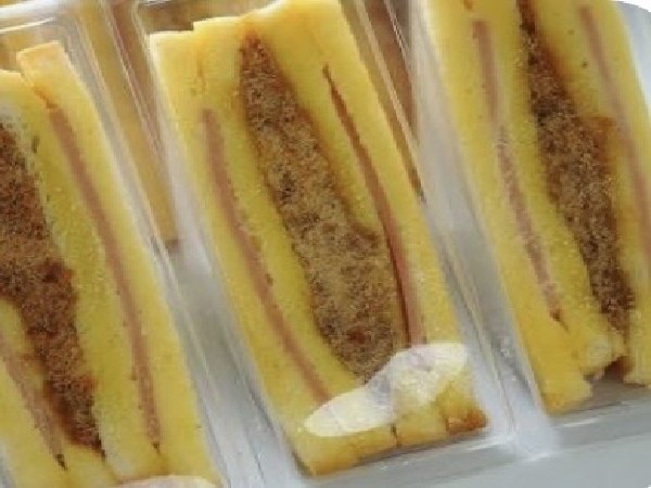 แซนวิธไก่หยองโบโลน่าไก่