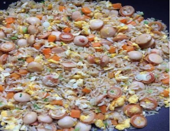 ข้าวผัดไส้กรอก