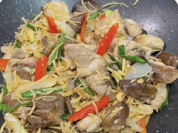 ไก่ผัดขิง