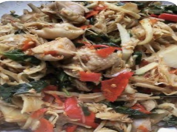 กระเพราหน่อไม้ไก่